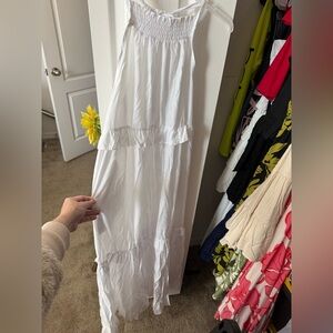 Elegant White Maxi Dress
New